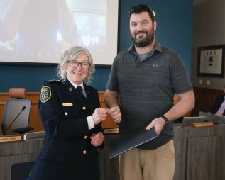 Gale Chevalier presents Mark Sherwin with the Frontenac Paramedics Chief’s Commendation.